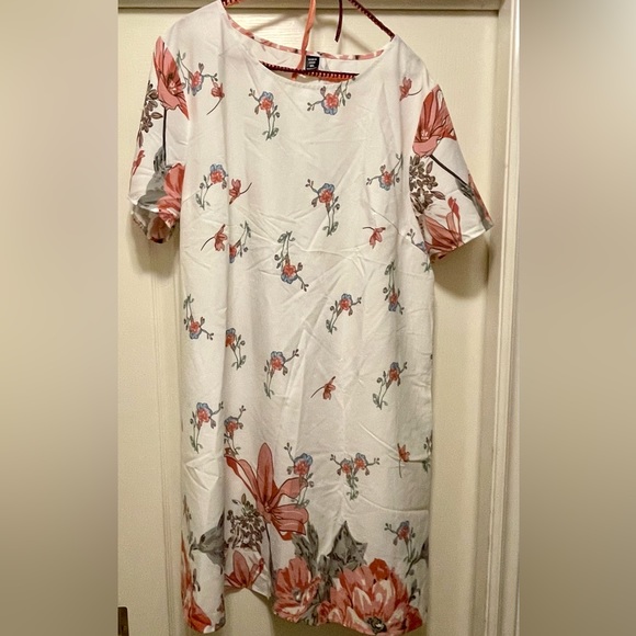 Floral print dress. New never worn. - Picture 1 of 4